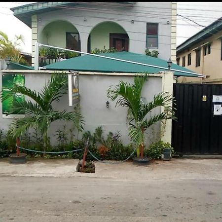Staycation Suites And Apartment ลากอส ภายนอก รูปภาพ