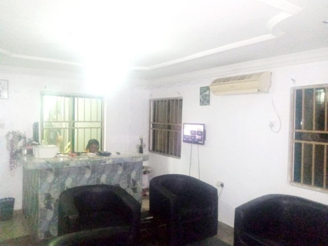 Staycation Suites And Apartment ลากอส ภายนอก รูปภาพ