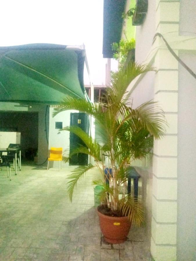 Staycation Suites And Apartment ลากอส ภายนอก รูปภาพ