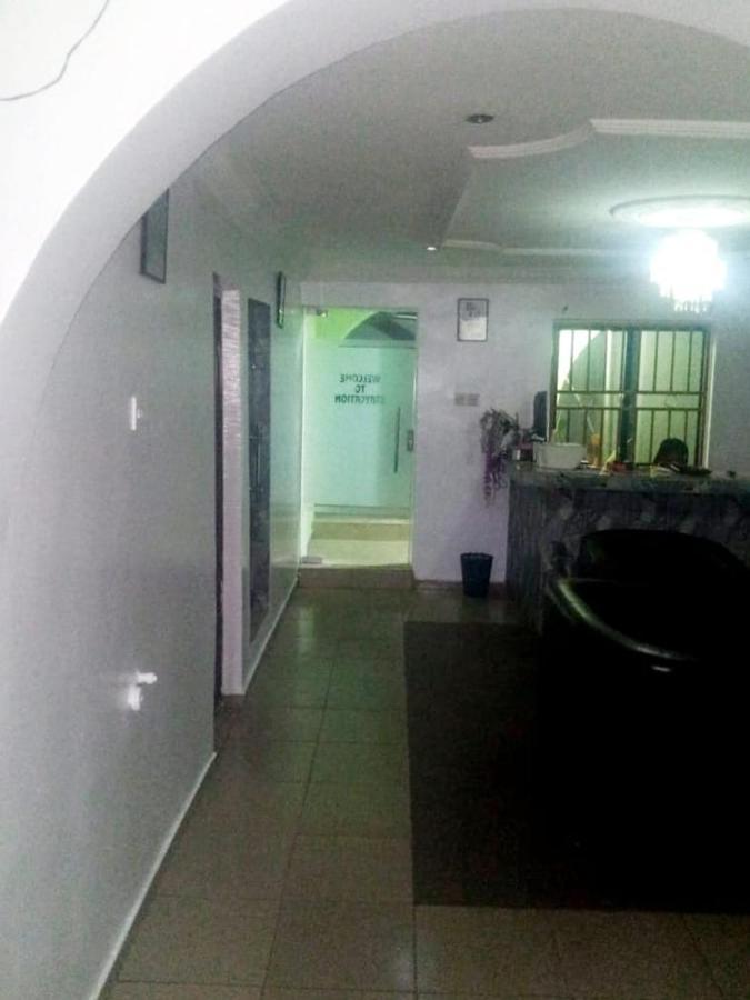 Staycation Suites And Apartment ลากอส ภายนอก รูปภาพ