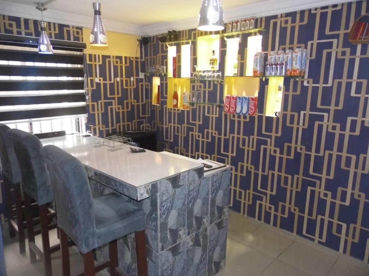 Staycation Suites And Apartment ลากอส ภายนอก รูปภาพ