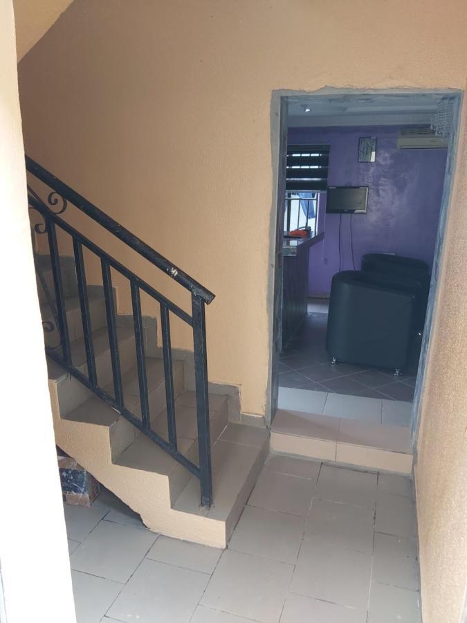 Staycation Suites And Apartment ลากอส ภายนอก รูปภาพ