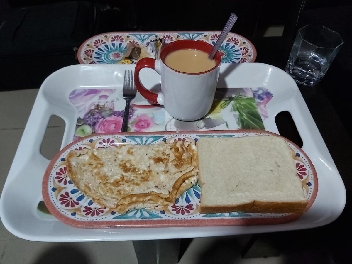 Staycation Suites And Apartment ลากอส ภายนอก รูปภาพ