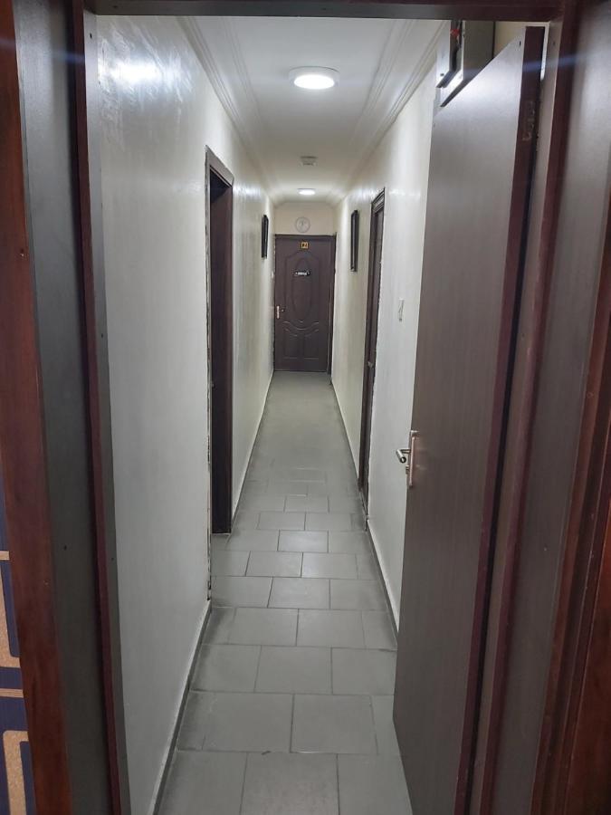 Staycation Suites And Apartment ลากอส ภายนอก รูปภาพ