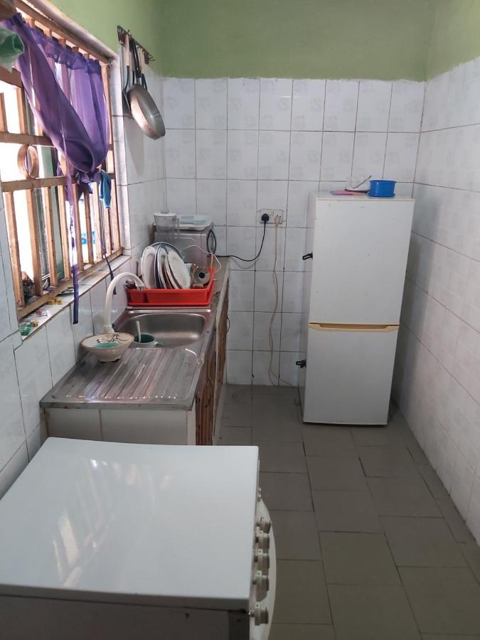 Staycation Suites And Apartment ลากอส ภายนอก รูปภาพ
